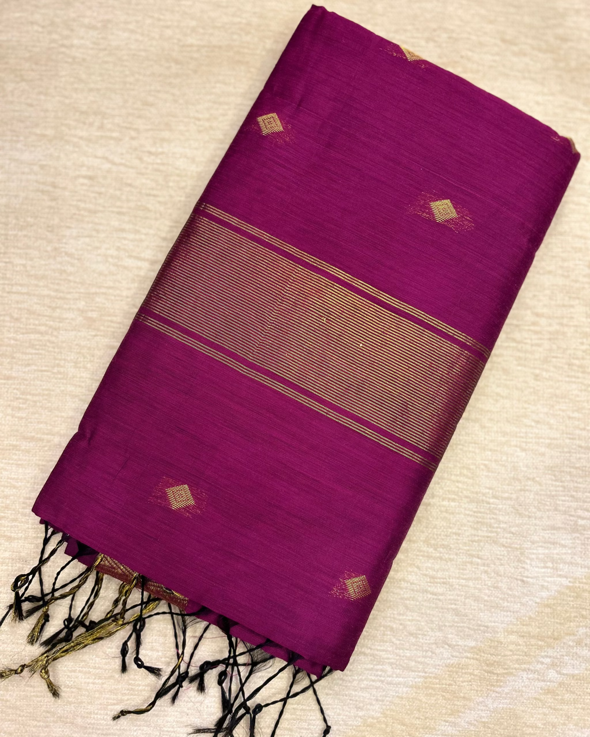Maheshwari Cotton Saree with Gold Zari Border and Butta